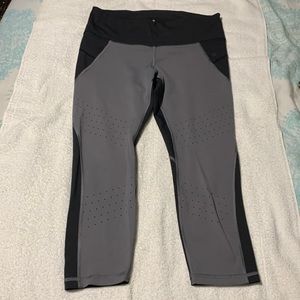 Athleta Crops 23” Inseam, Size LP, Black/gray